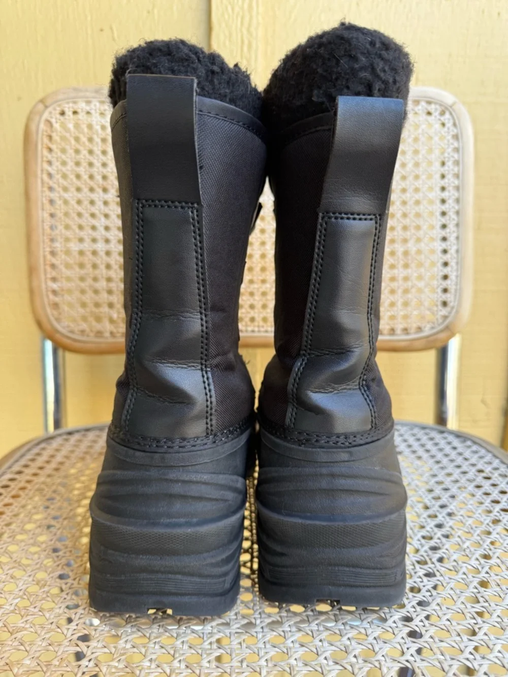 Khombu Black Insulated Waterproof Lace Up Winter Snow Boots Mens size 10